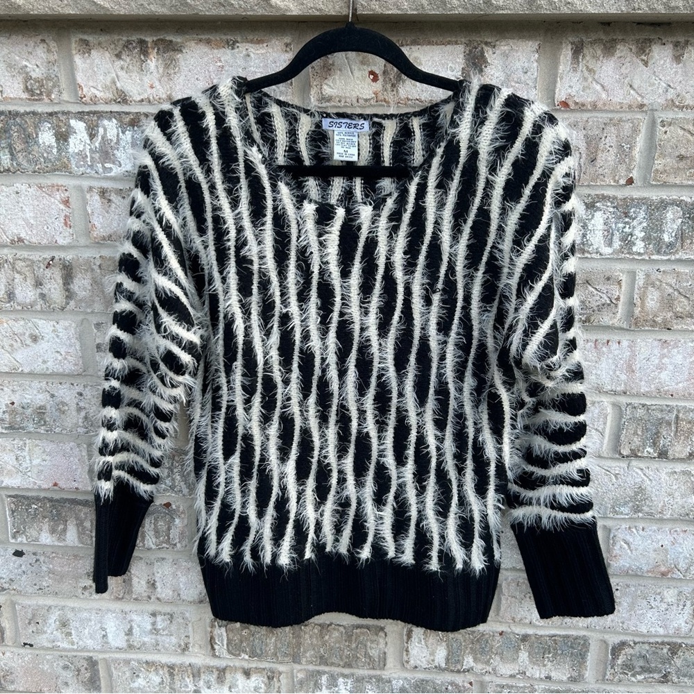 90s Sisters Fuzzy Eyelash Knit Black White Sweater M